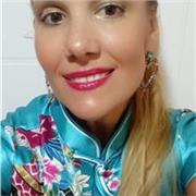 Insegnante di inglese, con dieci anni di esperienza, impartisce lezioni online dal livello principiante al livello professionale